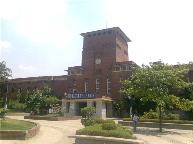 KNOW WHAT YOUR COLLEGE HAD!! Notable Alumni of Delhi University!